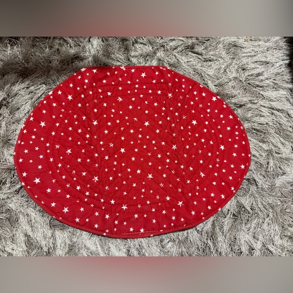 Red And White Star Oval Quilted Placemats Set Of 4 - Picture 1 of 3